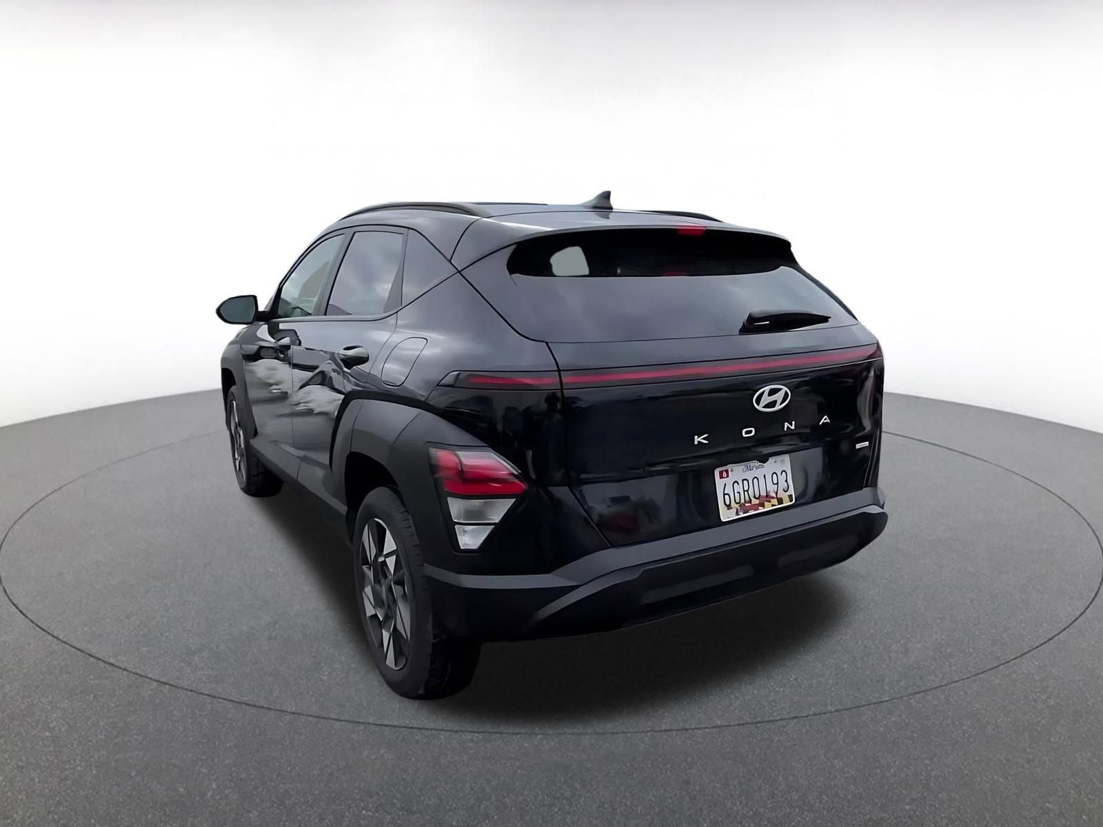 Used 2025 Hyundai Kona SEL image 11