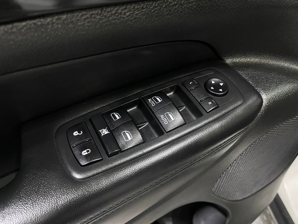 Used 2020 Jeep Grand Cherokee Laredo w/ Quick Order Package 2BN North image 17