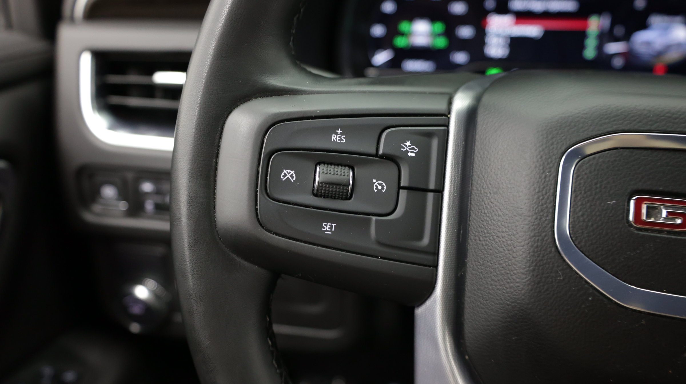 Used 2024 GMC Yukon XL SLE w/ Gmc Pro Safety Plus Package RWD image 22