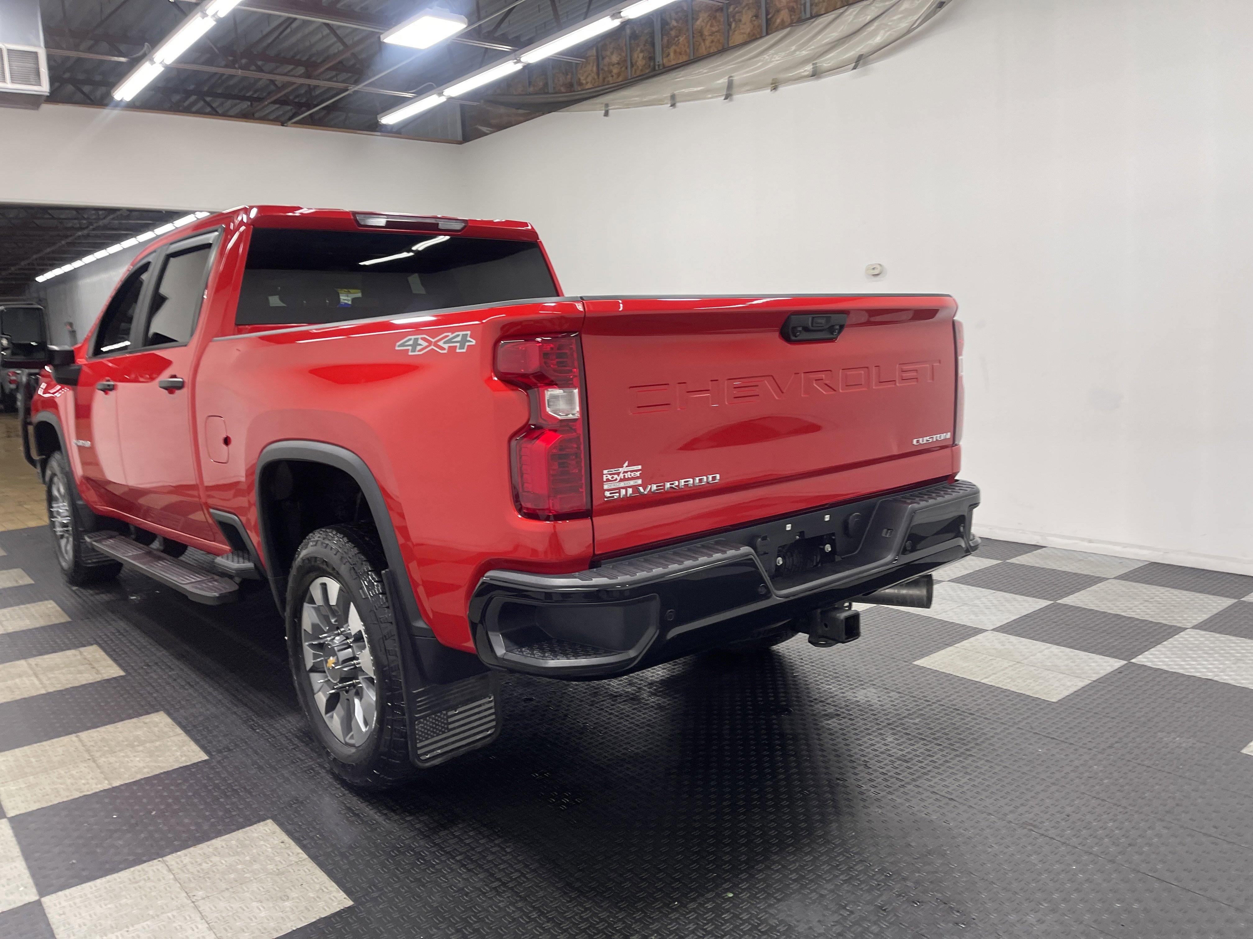 Used 2024 Chevrolet Silverado 2500 Custom w/ Custom Value Package image 2