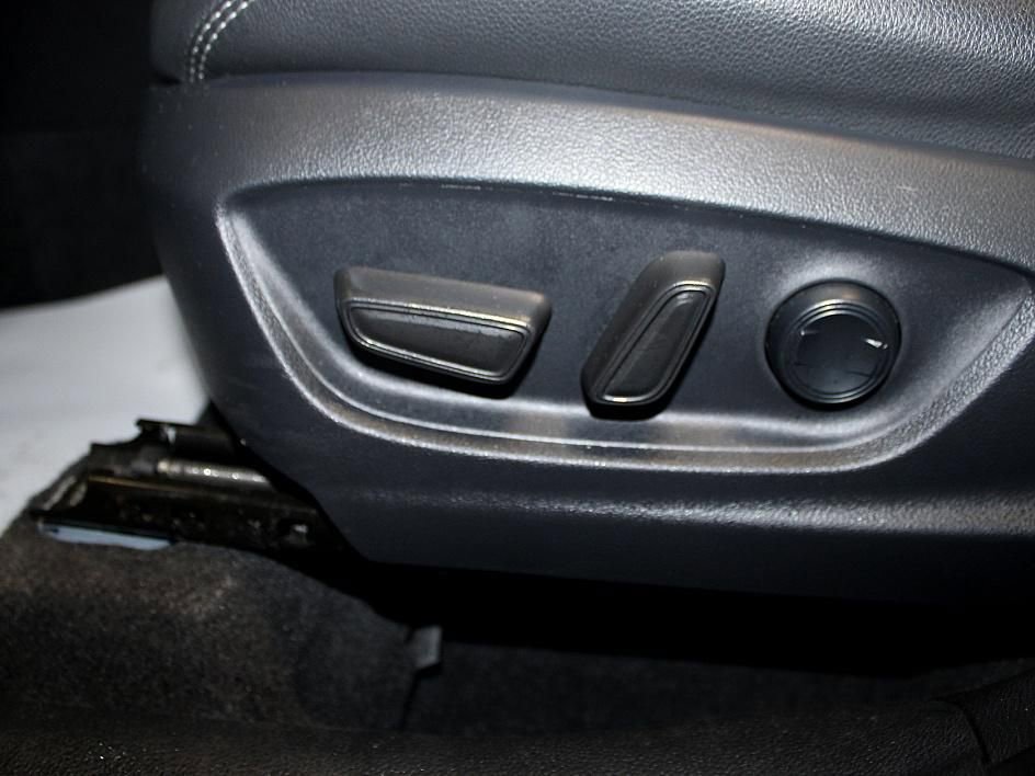 Used 2025 Toyota Corolla Cross XLE image 21