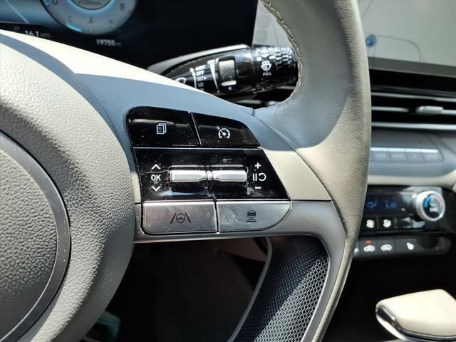 Used 2023 Hyundai Elantra SEL w/ Convenience Package FWD image 16
