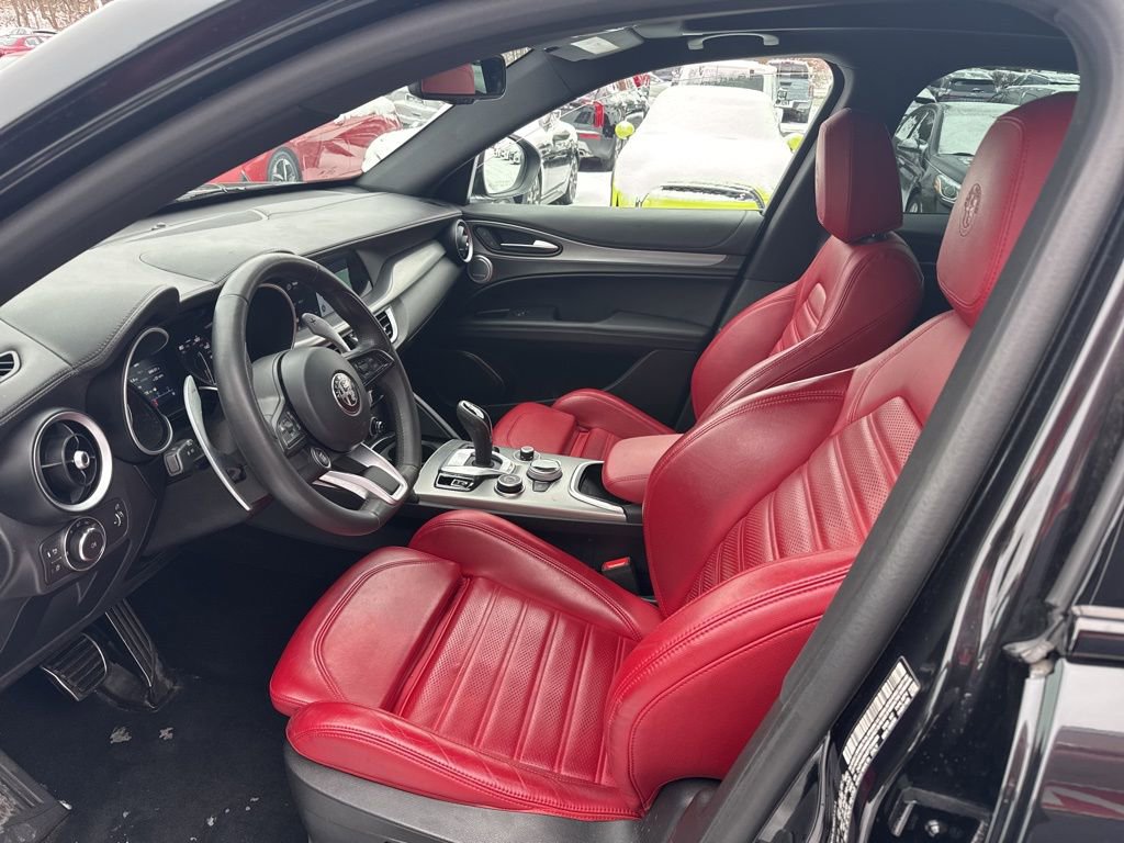 Used 2023 Alfa Romeo Stelvio Veloce image 20