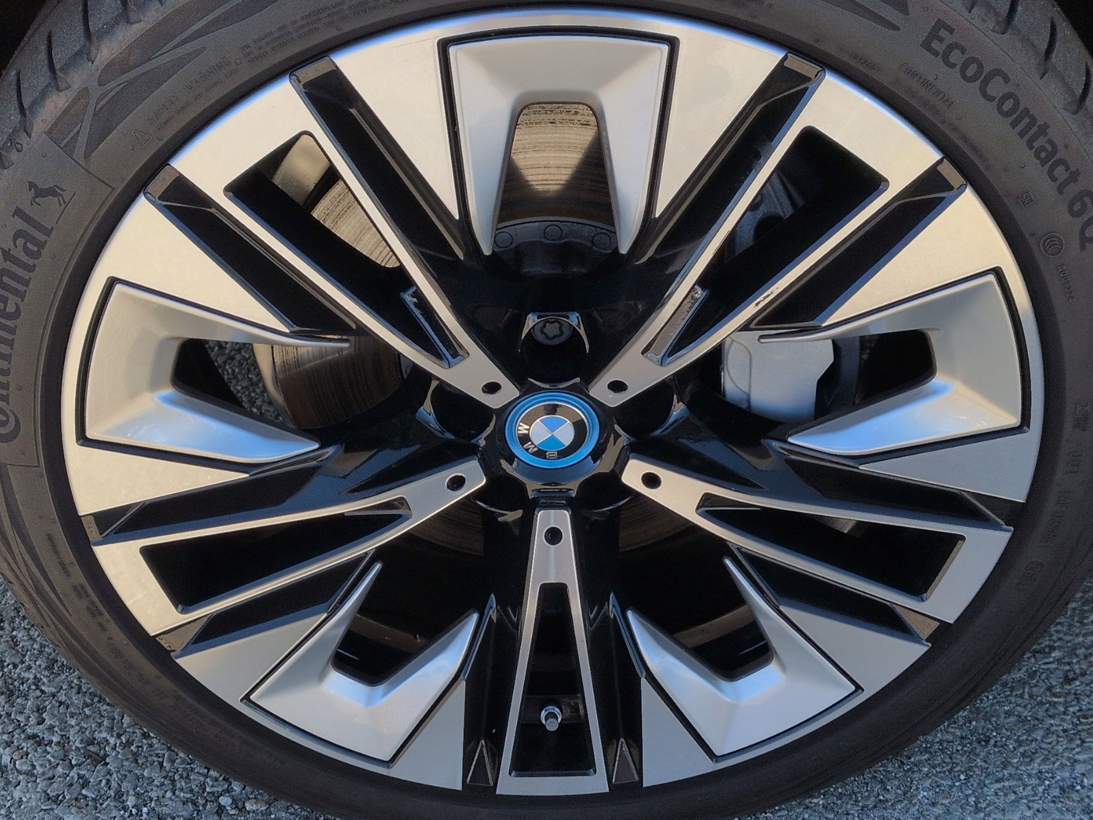 Used 2025 BMW i5 eDrive40i w/ Premium Package image 13