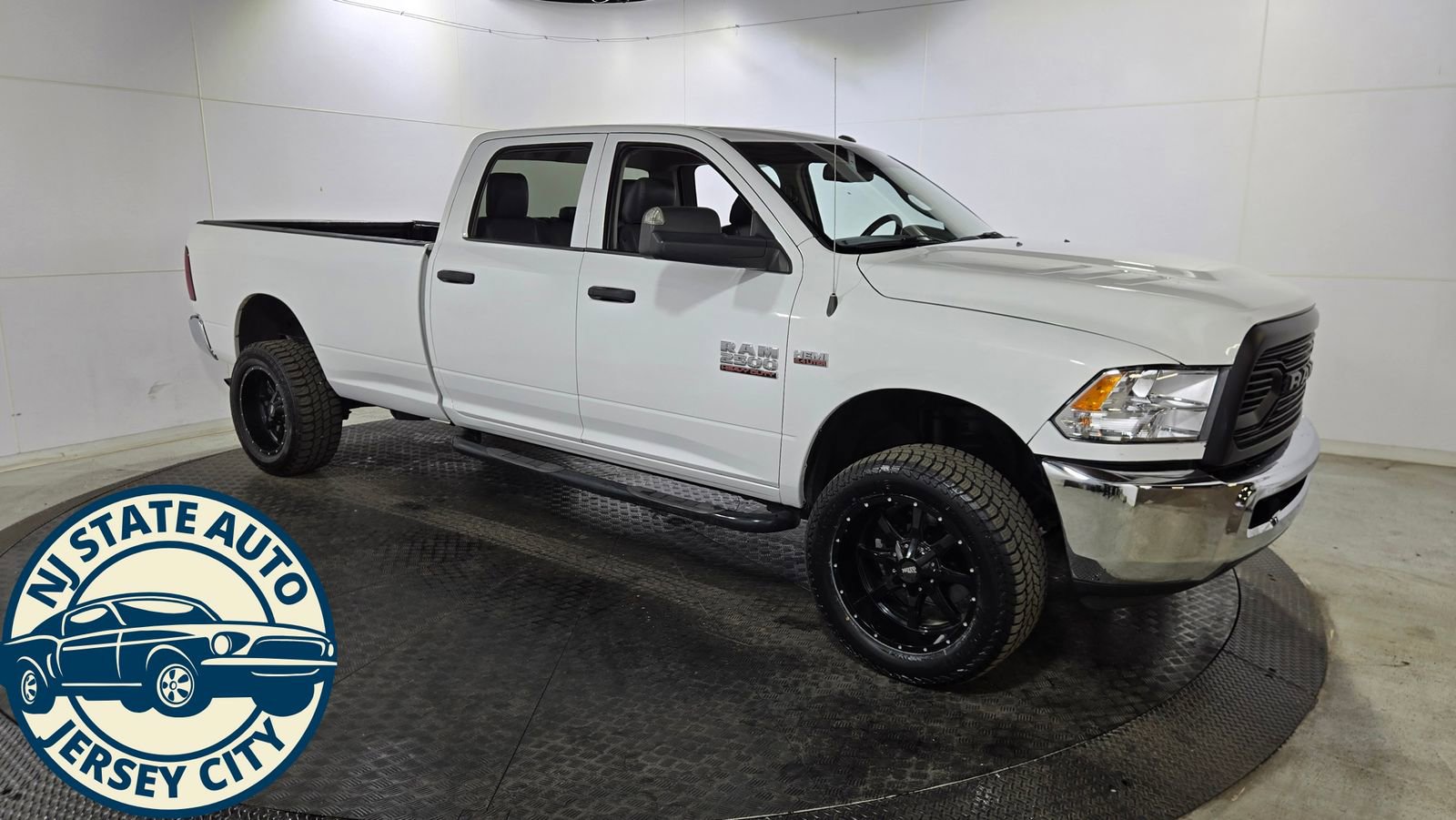 Used 2018 RAM 2500 Tradesman w/ Chrome Appearance Group image 9