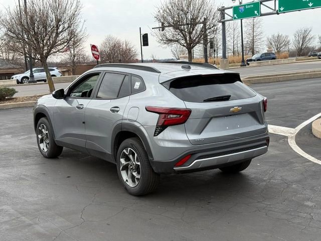 Used 2025 Chevrolet Trax LT w/ Driver Confidence Package image 3