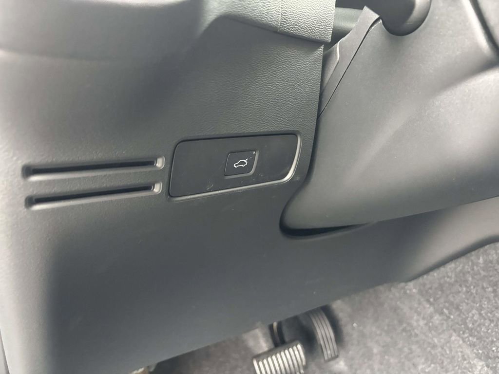 New 2026 Volvo XC40 B5 Plus w/ Protection Package Premier image 14