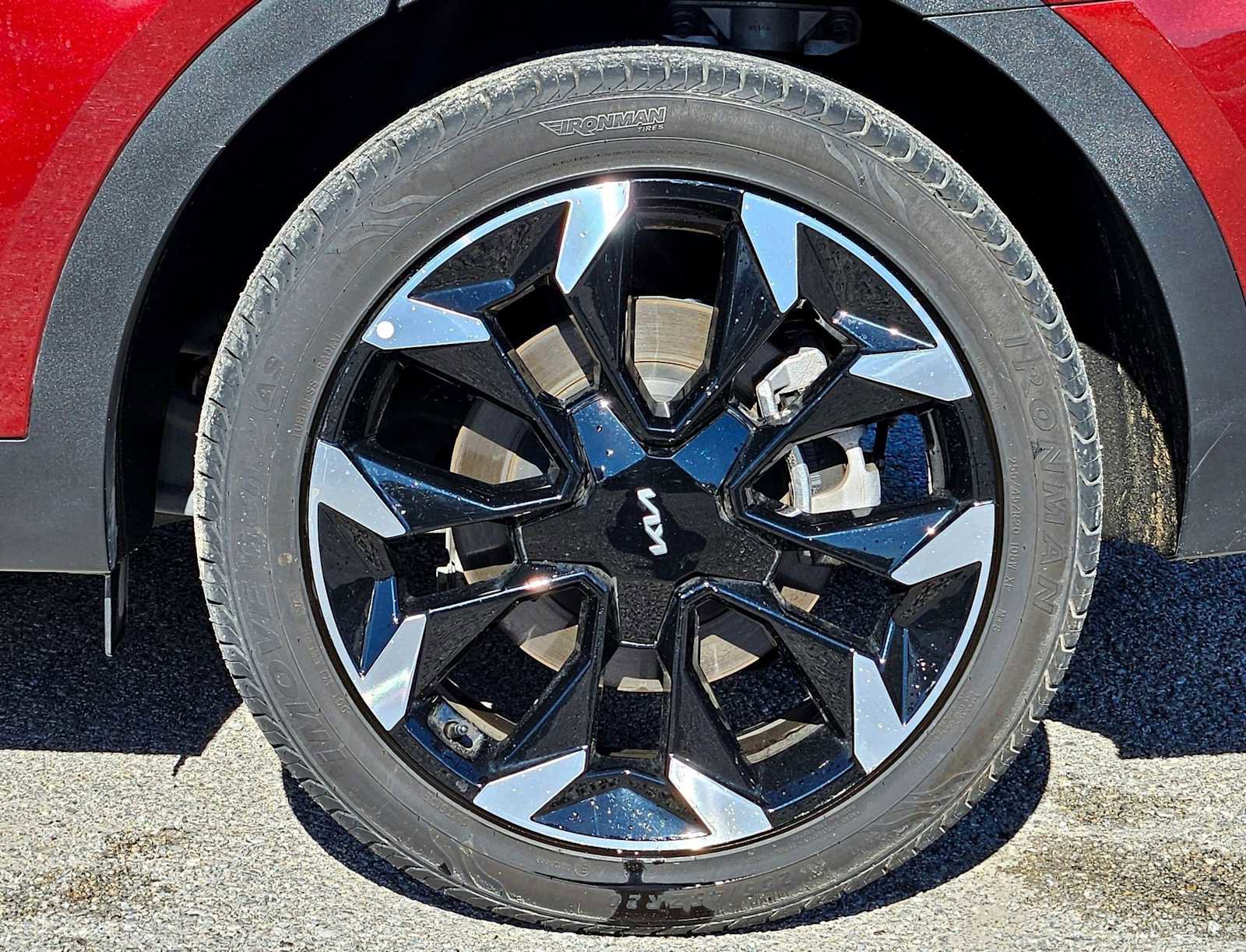 Certified 2024 Kia Sorento EX w/ Panoramic Sunroof Package image 13