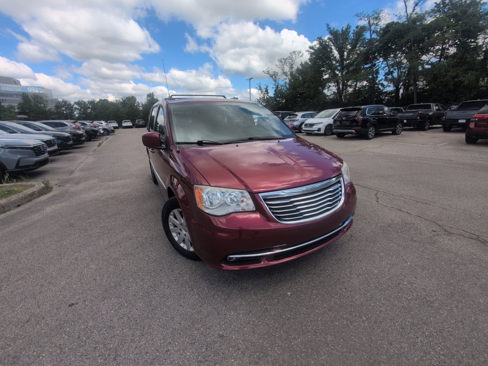 Used 2015 Chrysler Town & Country Touring FWD image 25
