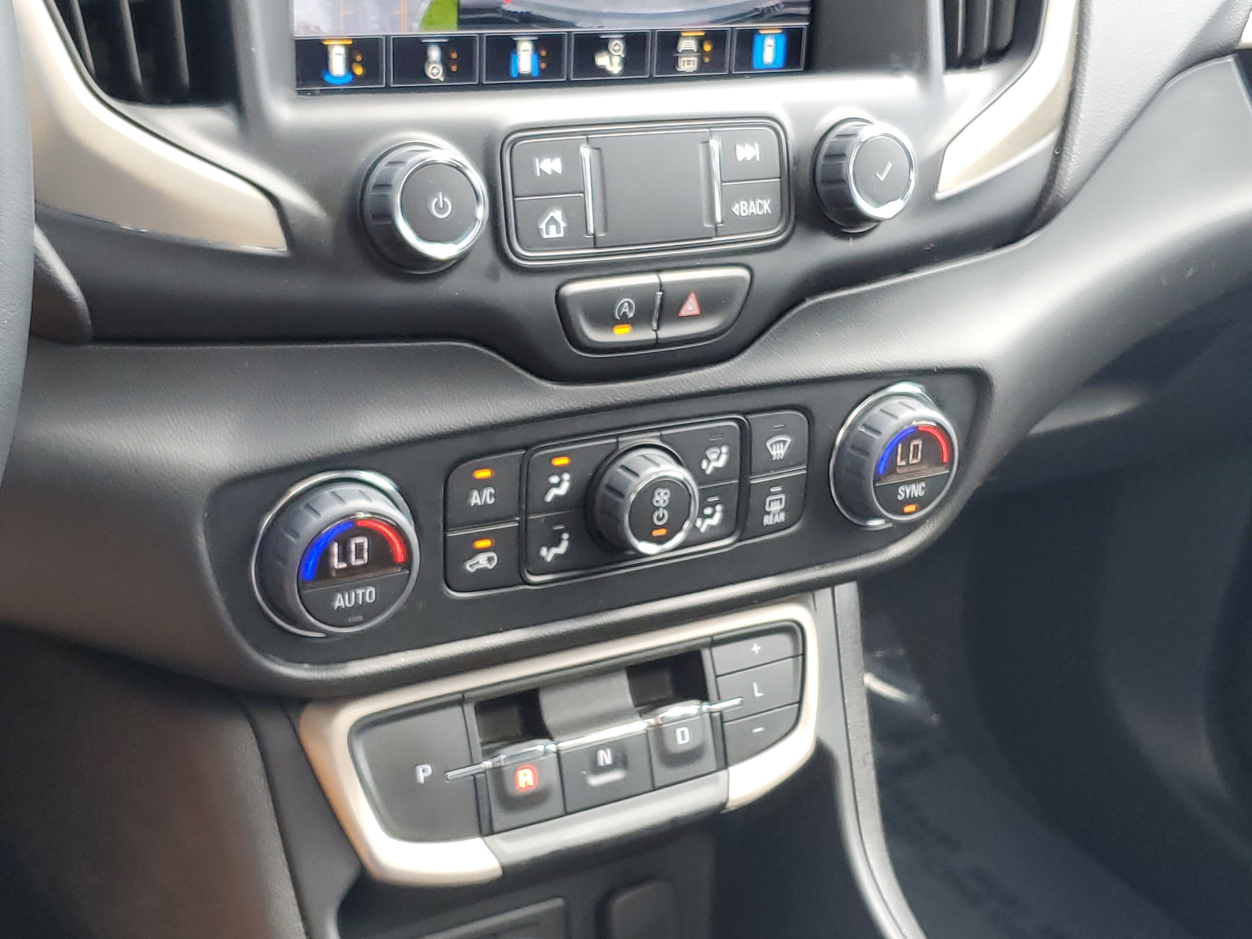 Used 2024 GMC Terrain Denali w/ Denali Premium Package AWD/4WD image 31