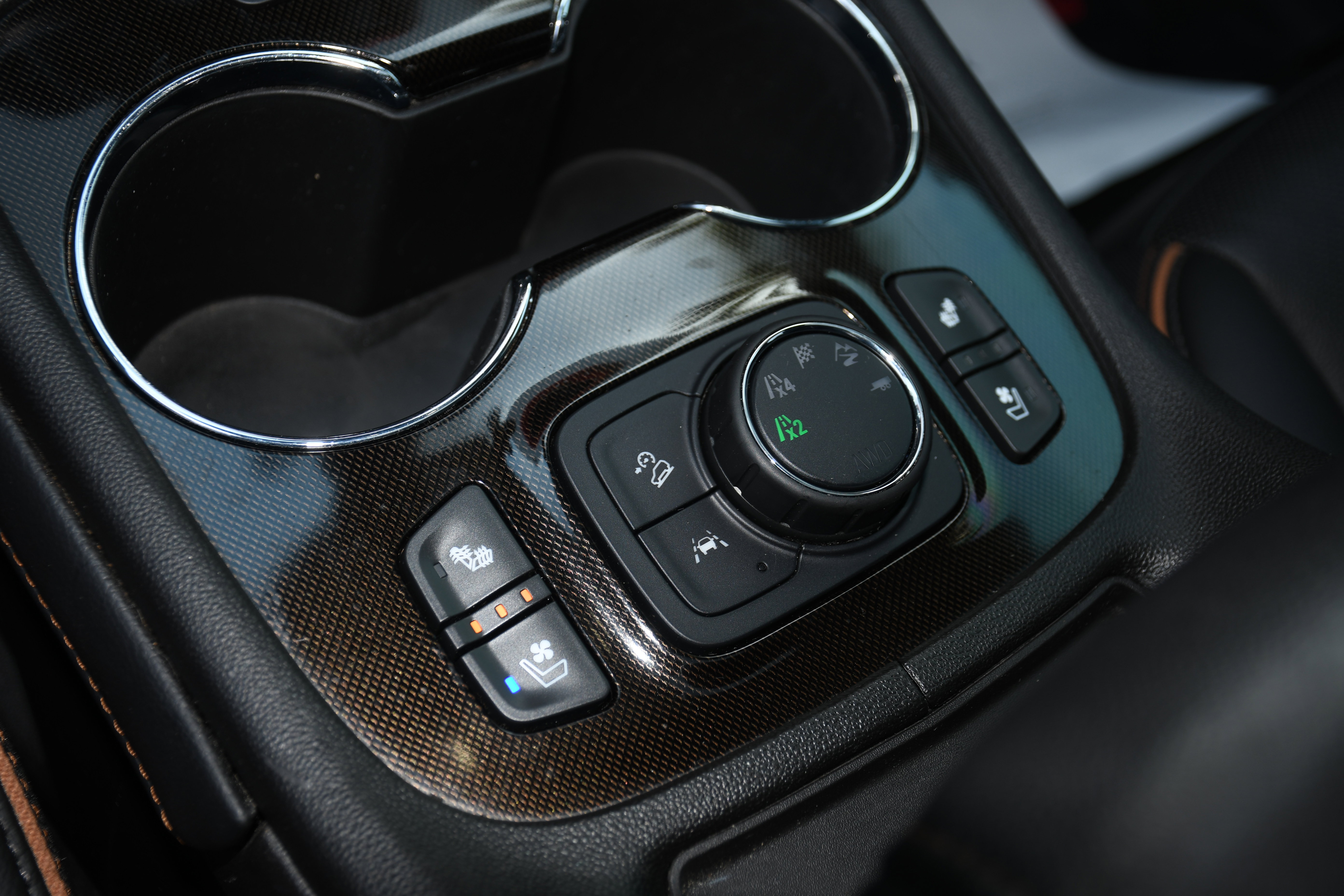 Used 2022 GMC Acadia AT4 w/ Technology Package image 16