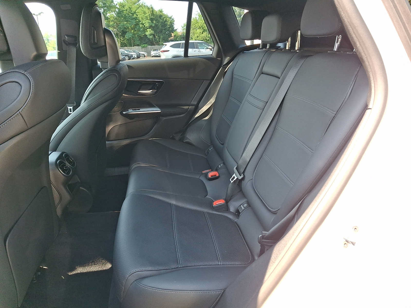 Certified 2025 Mercedes-Benz GLC 300 4MATIC image 8