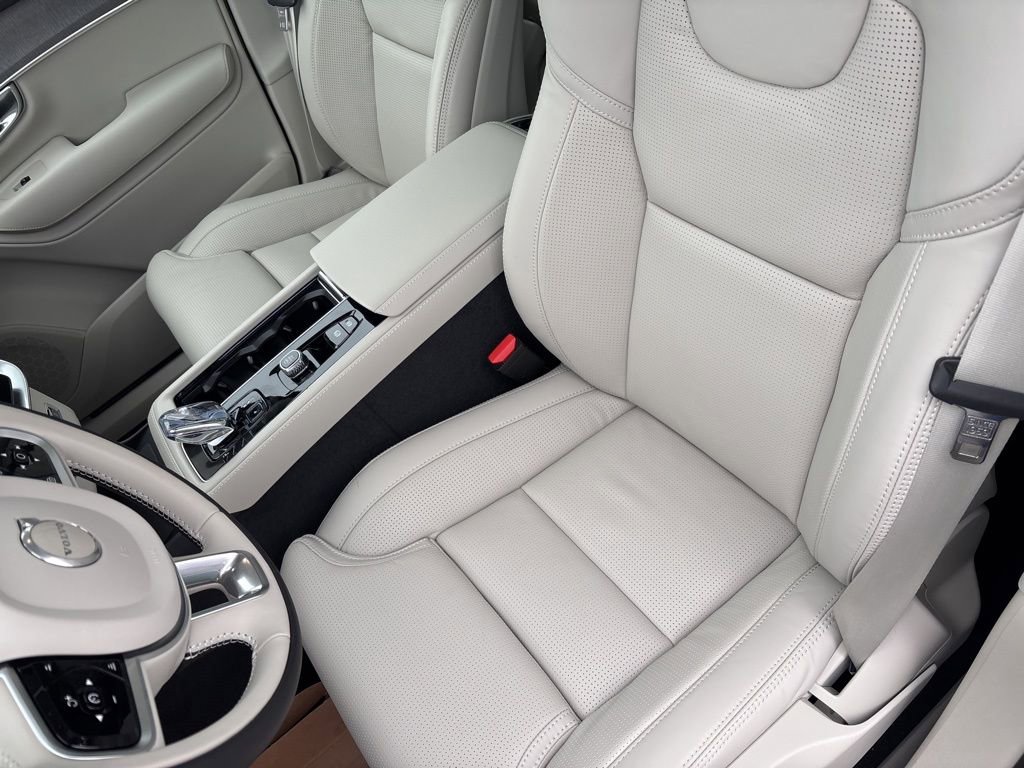 New 2026 Volvo XC90 B6 Ultra w/ Protection Package image 21
