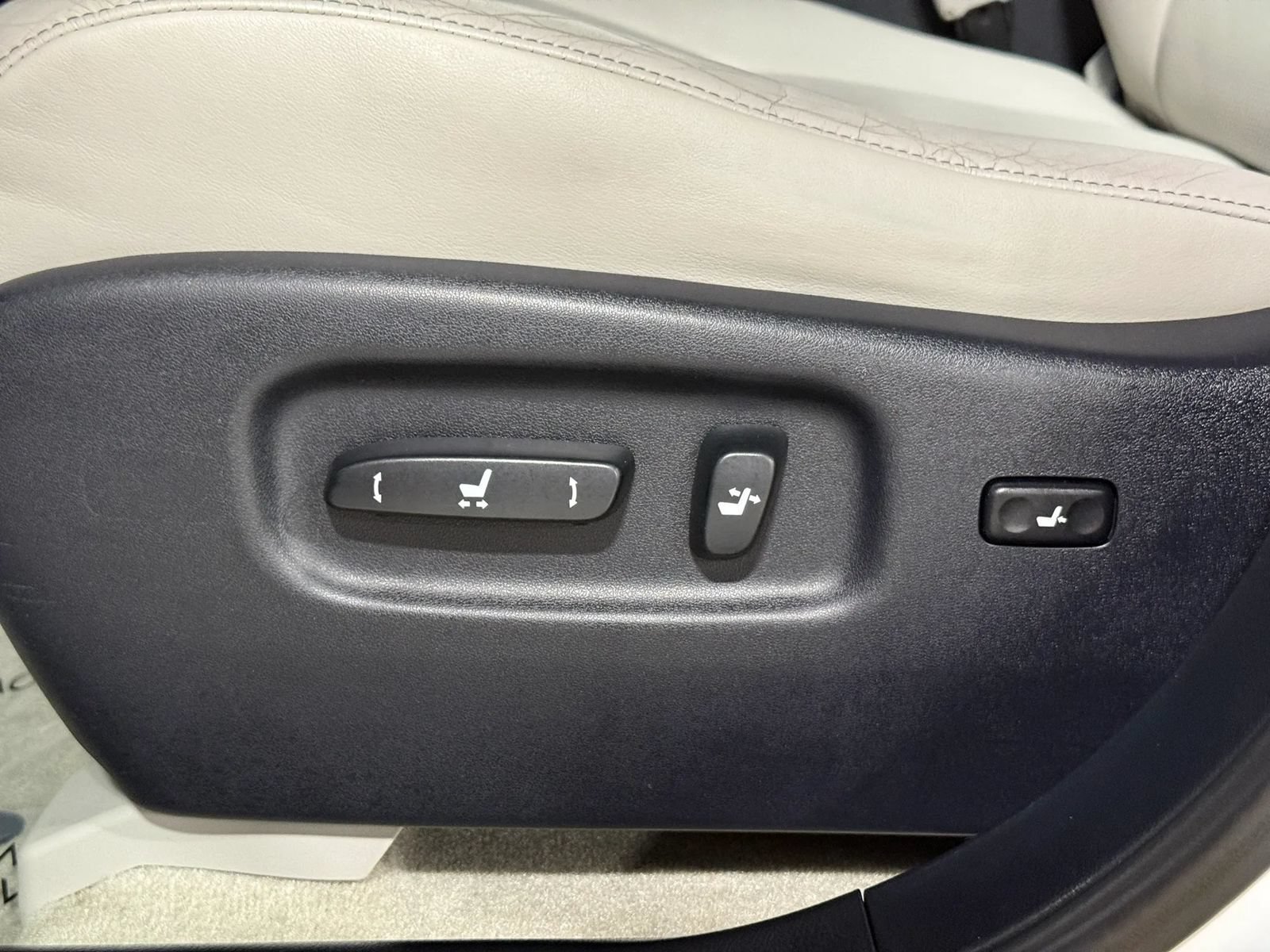 Used 2013 Lexus RX 450h AWD w/ Navigation Pkg image 13