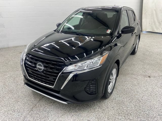 Used 2023 Nissan Kicks S FWD image 2