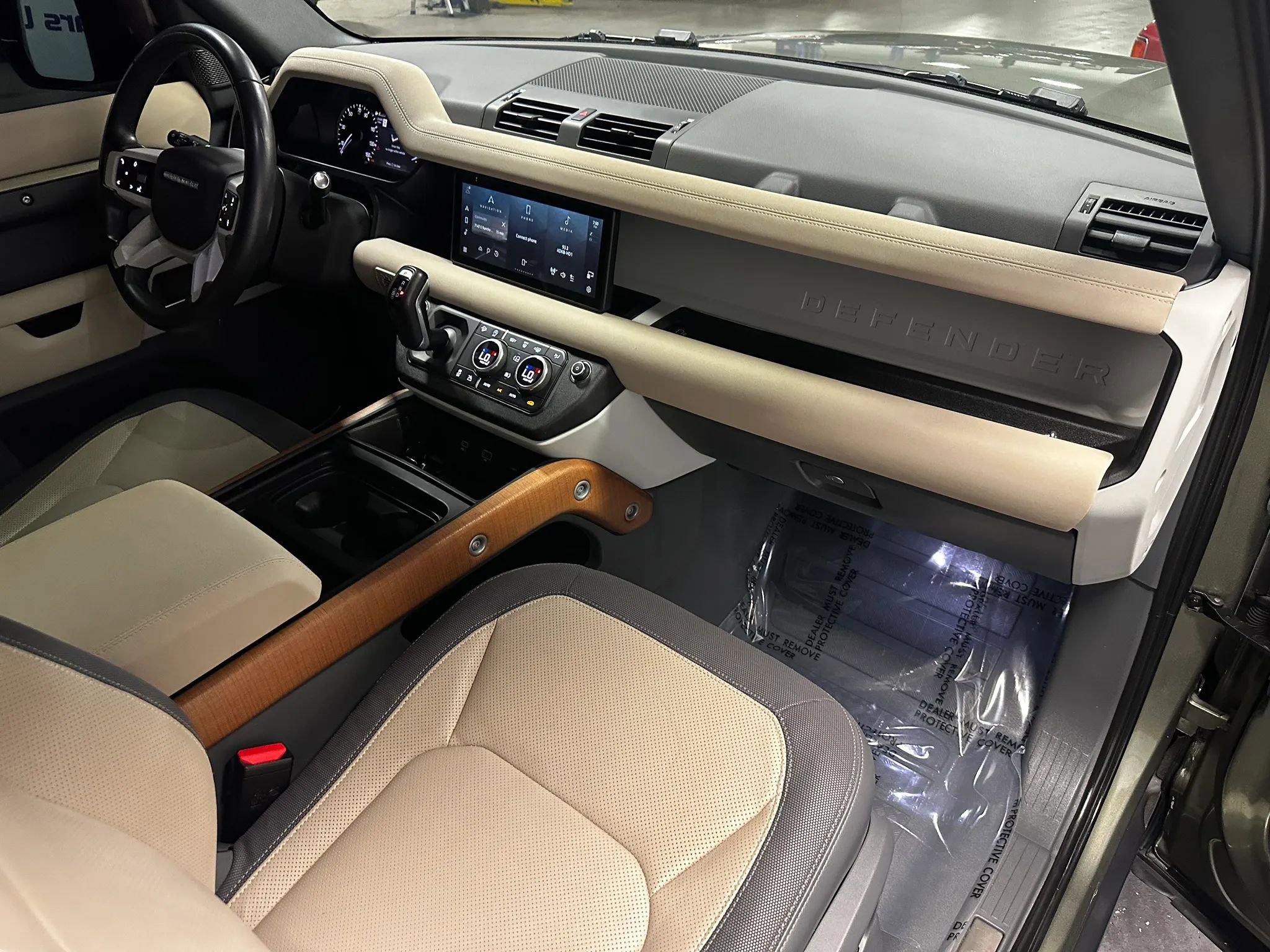 Used 2023 Land Rover Defender 90 X-Dynamic SE AWD/4WD image 19