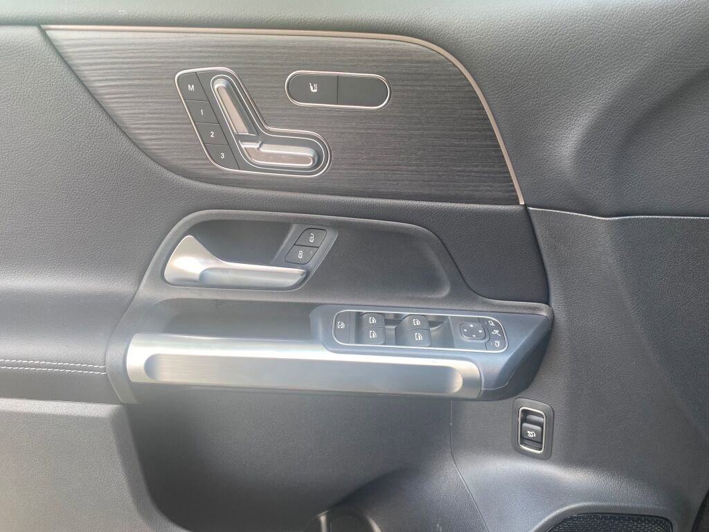 New 2026 Mercedes-Benz GLB 250 4MATIC image 10