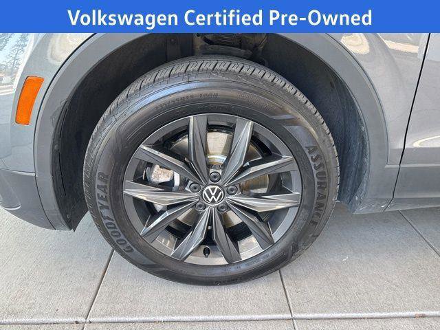Used 2024 Volkswagen Tiguan SE w/ Panoramic Sunroof Package AWD/4WD image 10