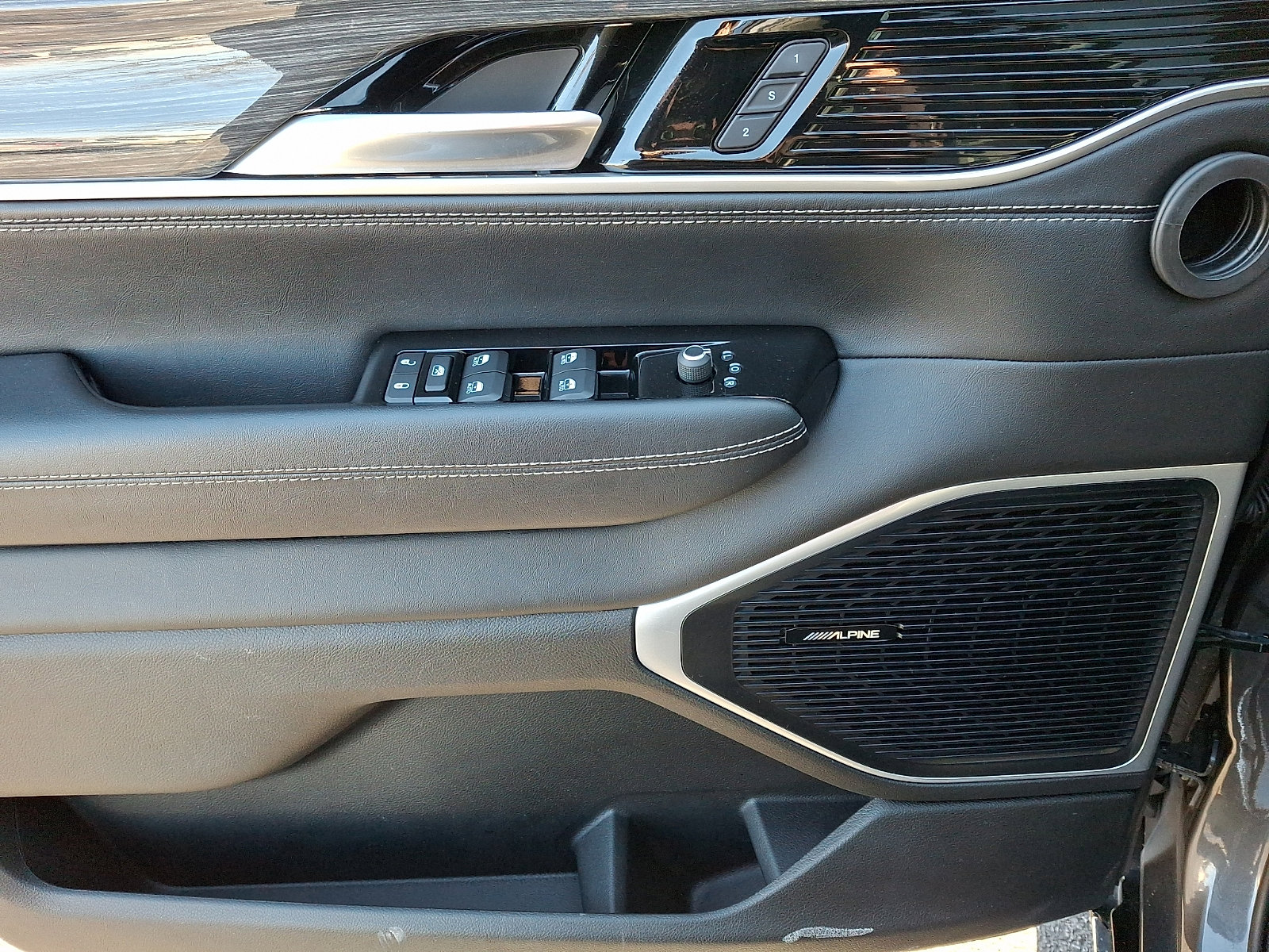 Certified 2022 Jeep Wagoneer Series II w/ Premium Group I image 13