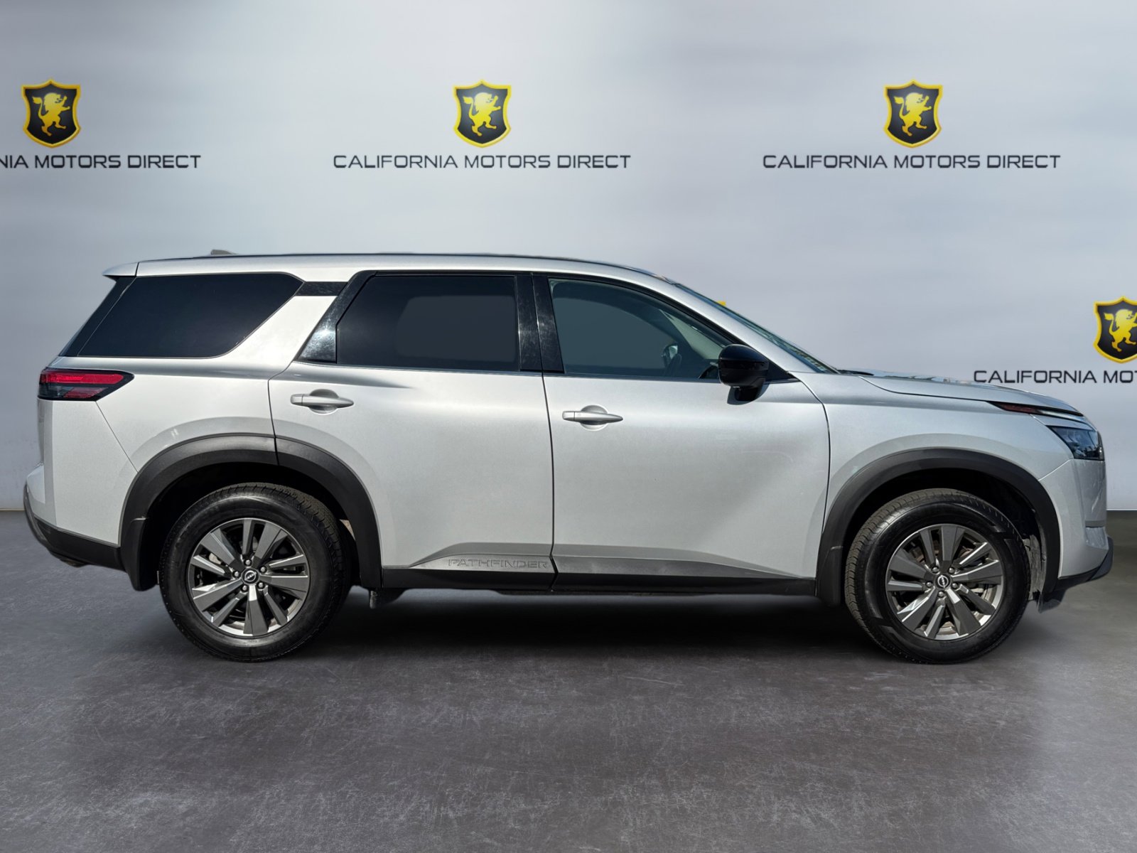 Used 2024 Nissan Pathfinder S FWD image 6