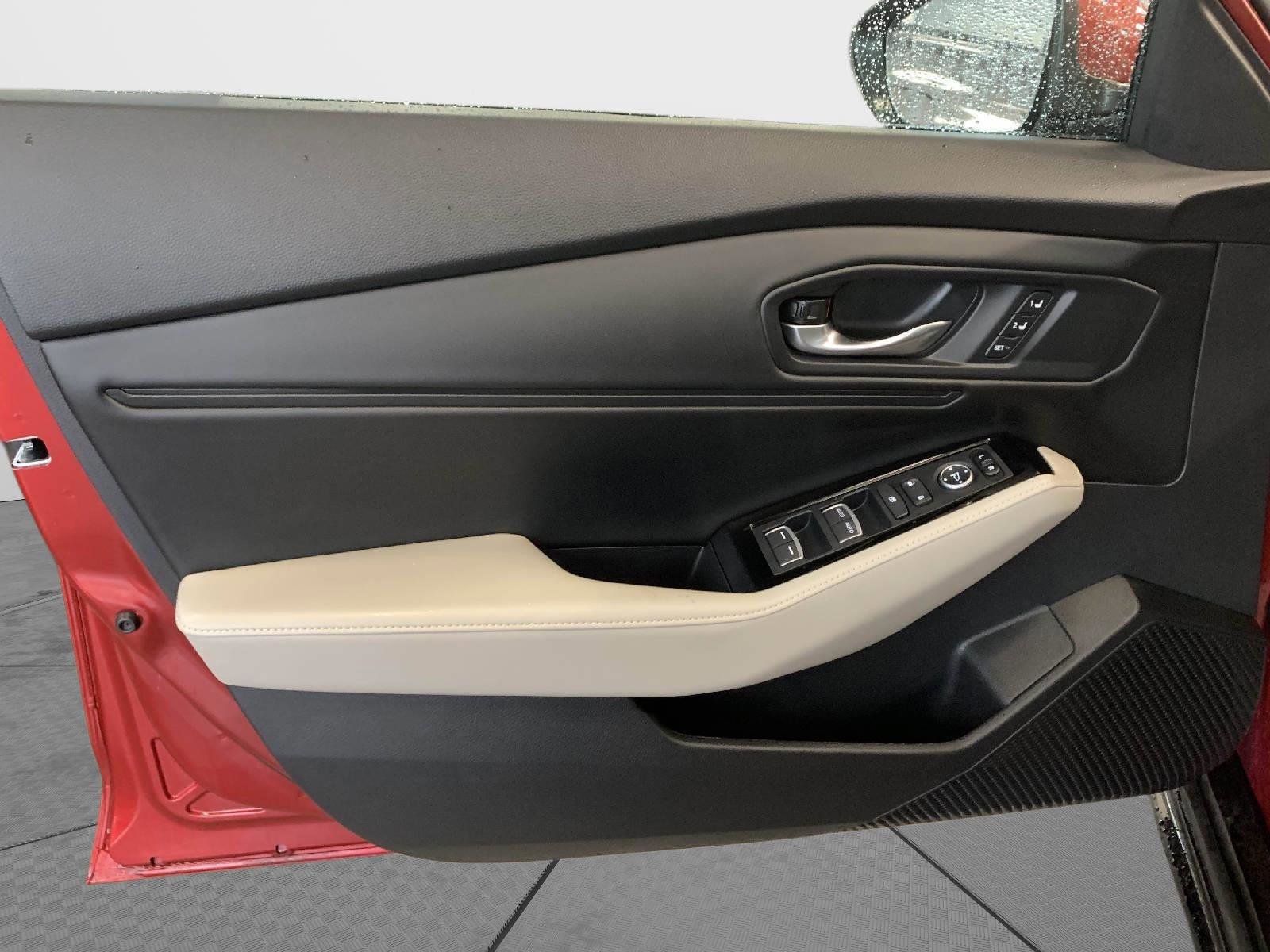 Used 2023 Honda Accord Touring image 11