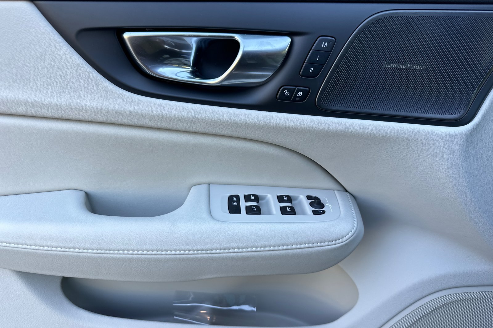 Used 2026 Volvo V60 B5 Cross Country Ultra w/ Climate Package AWD/4WD image 12