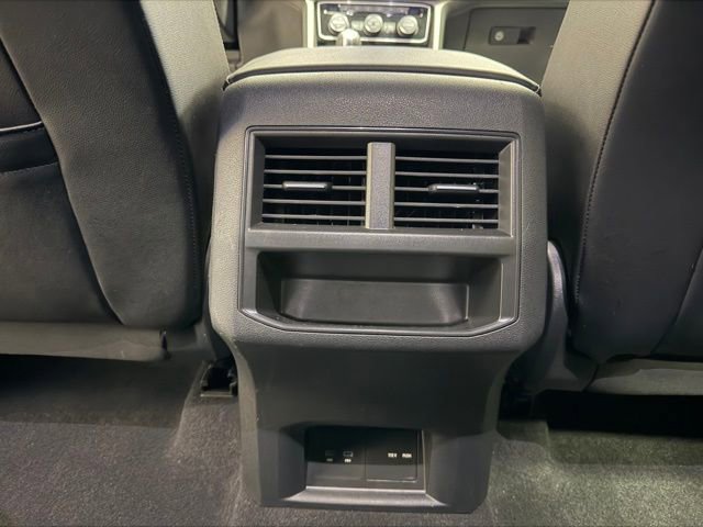 Used 2022 Volkswagen Atlas Cross Sport SE image 37