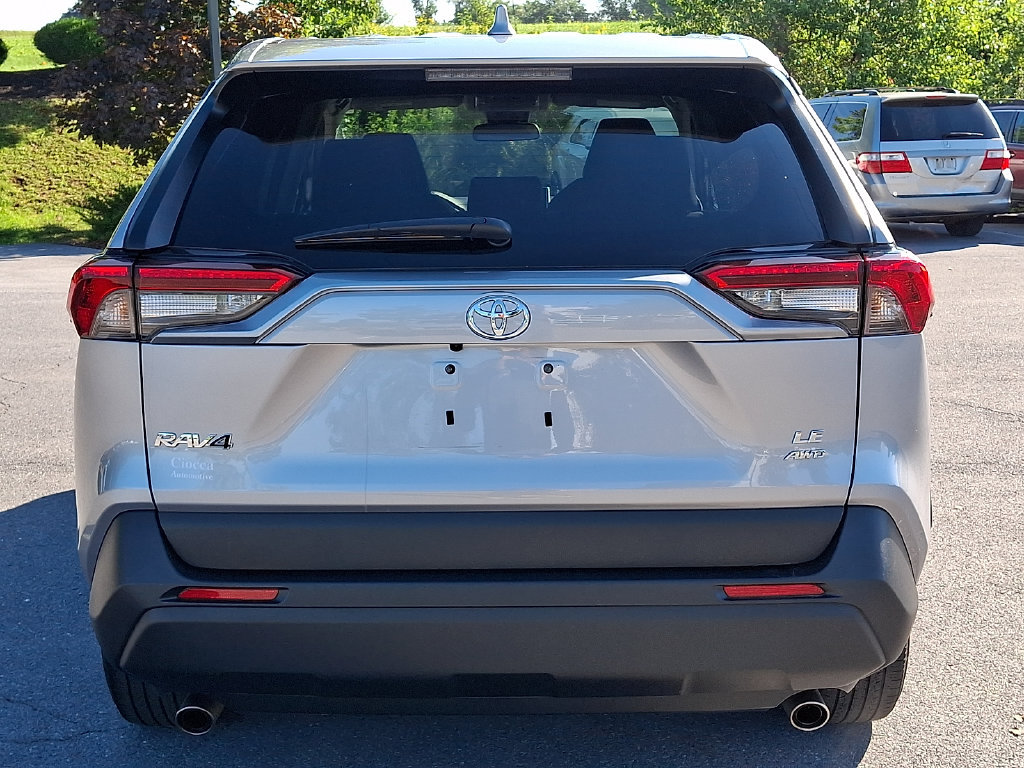Used 2025 Toyota RAV4 LE AWD/4WD image 8