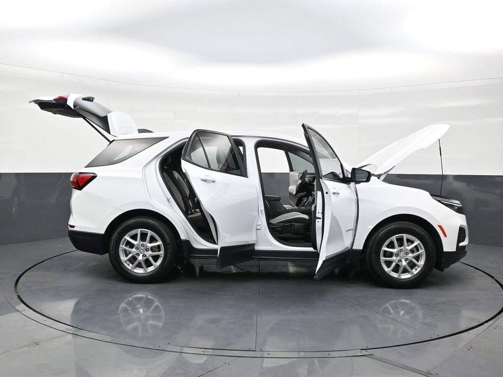Used 2023 Chevrolet Equinox LS image 30