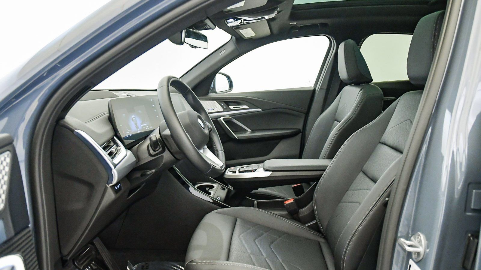 Used 2025 BMW X2 xDrive28i w/ Premium Package image 18