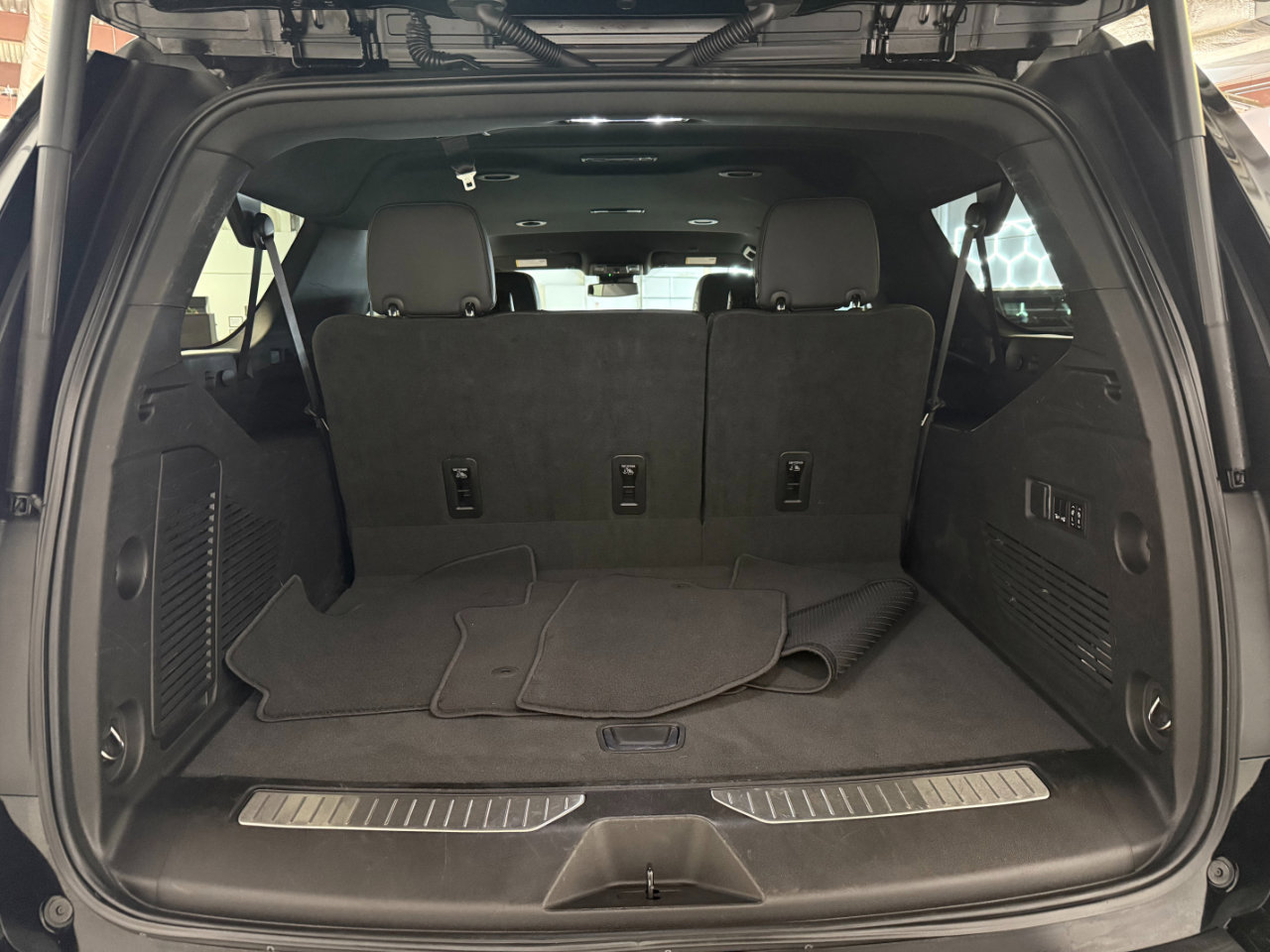 Used 2023 Chevrolet Suburban Premier image 23