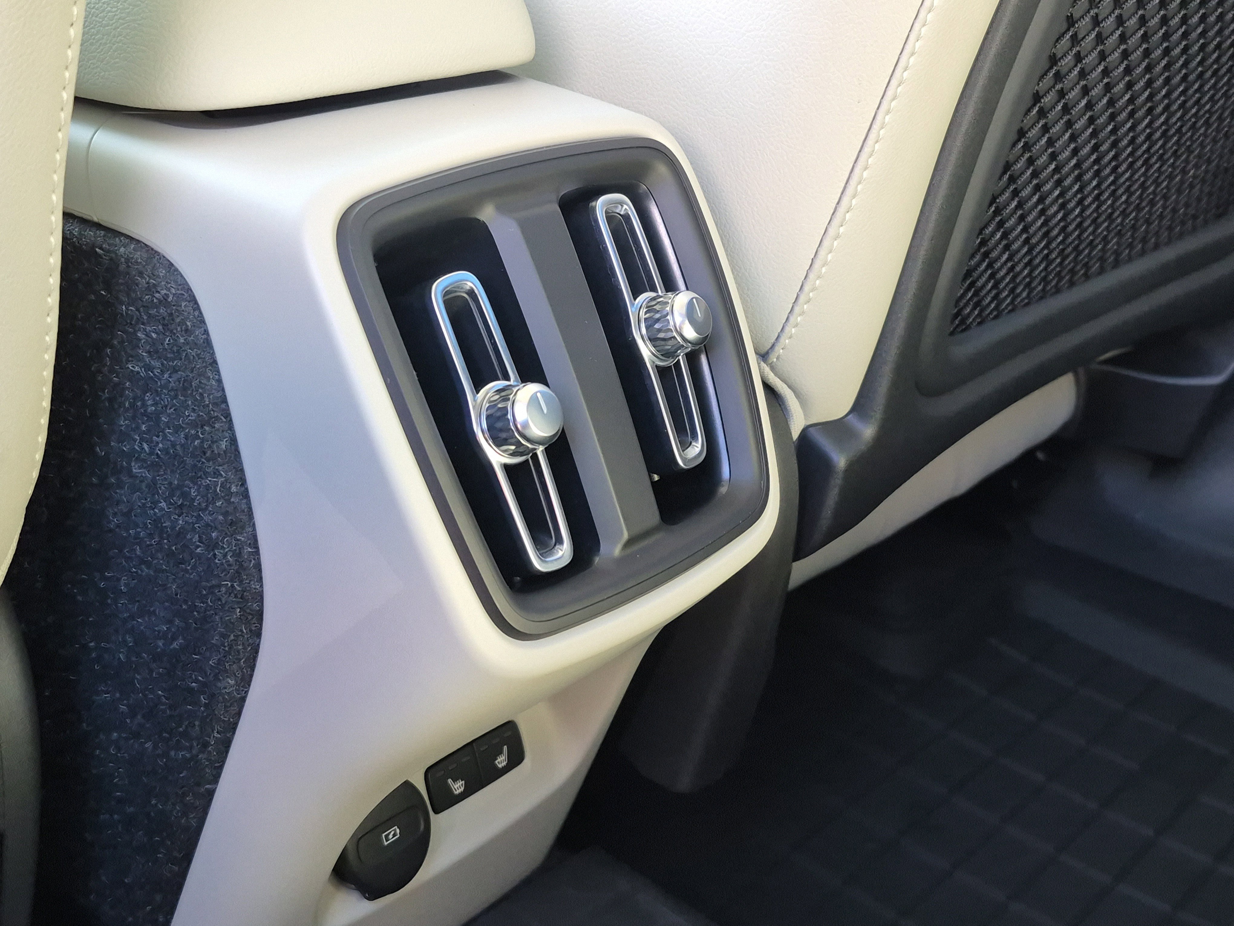 Used 2023 Volvo XC40 B5 Plus w/ Driver Assist Package image 19