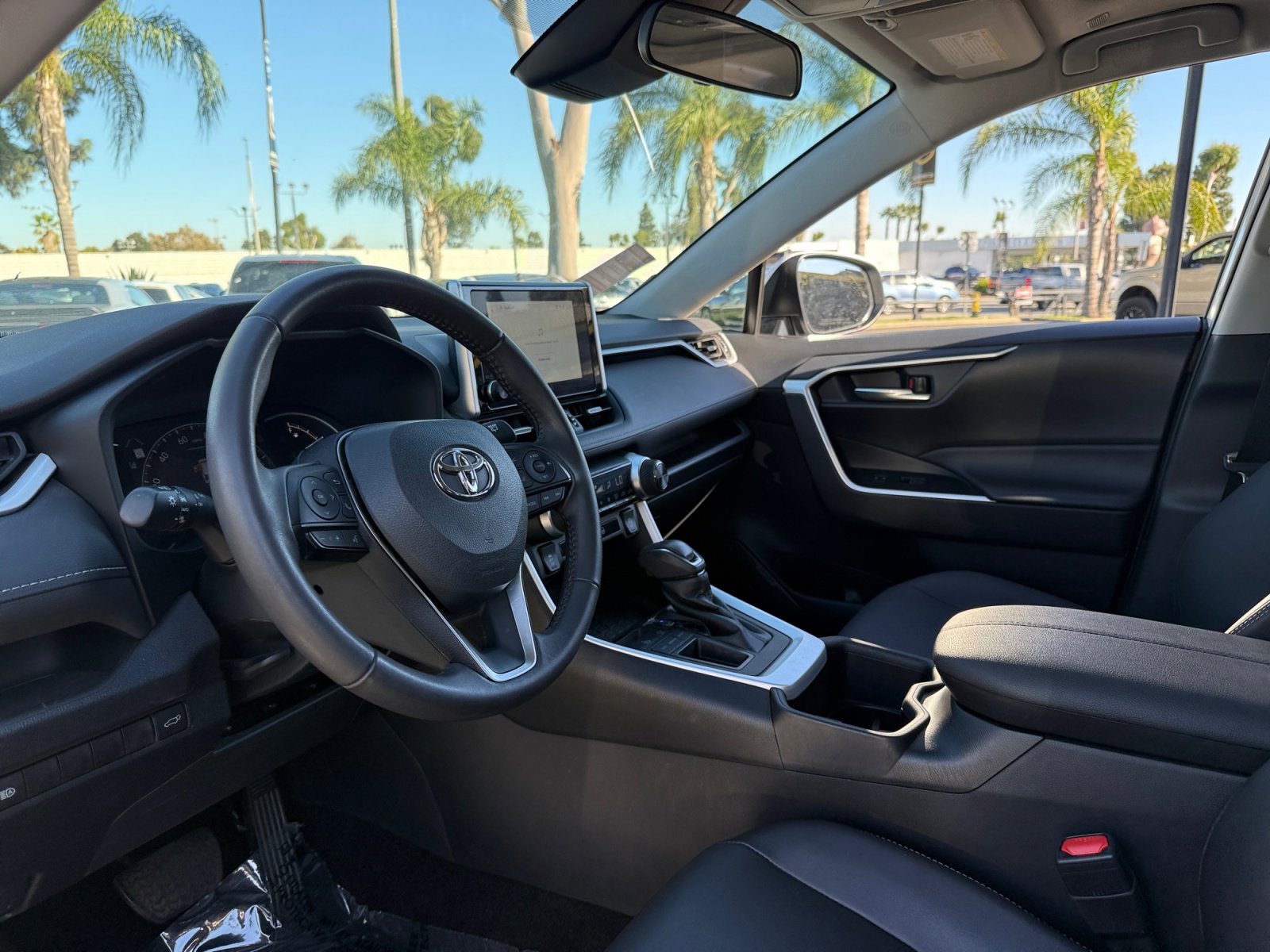 Used 2023 Toyota RAV4 XLE Premium image 15