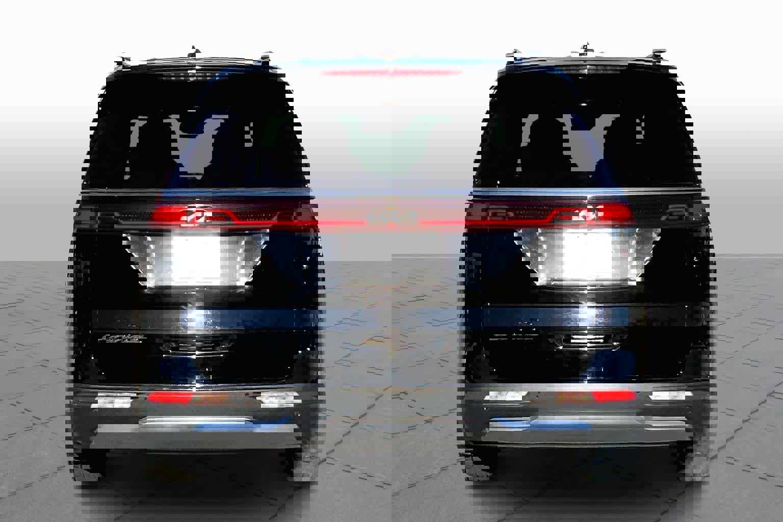 Used 2022 Kia Carnival SX Prestige image 4