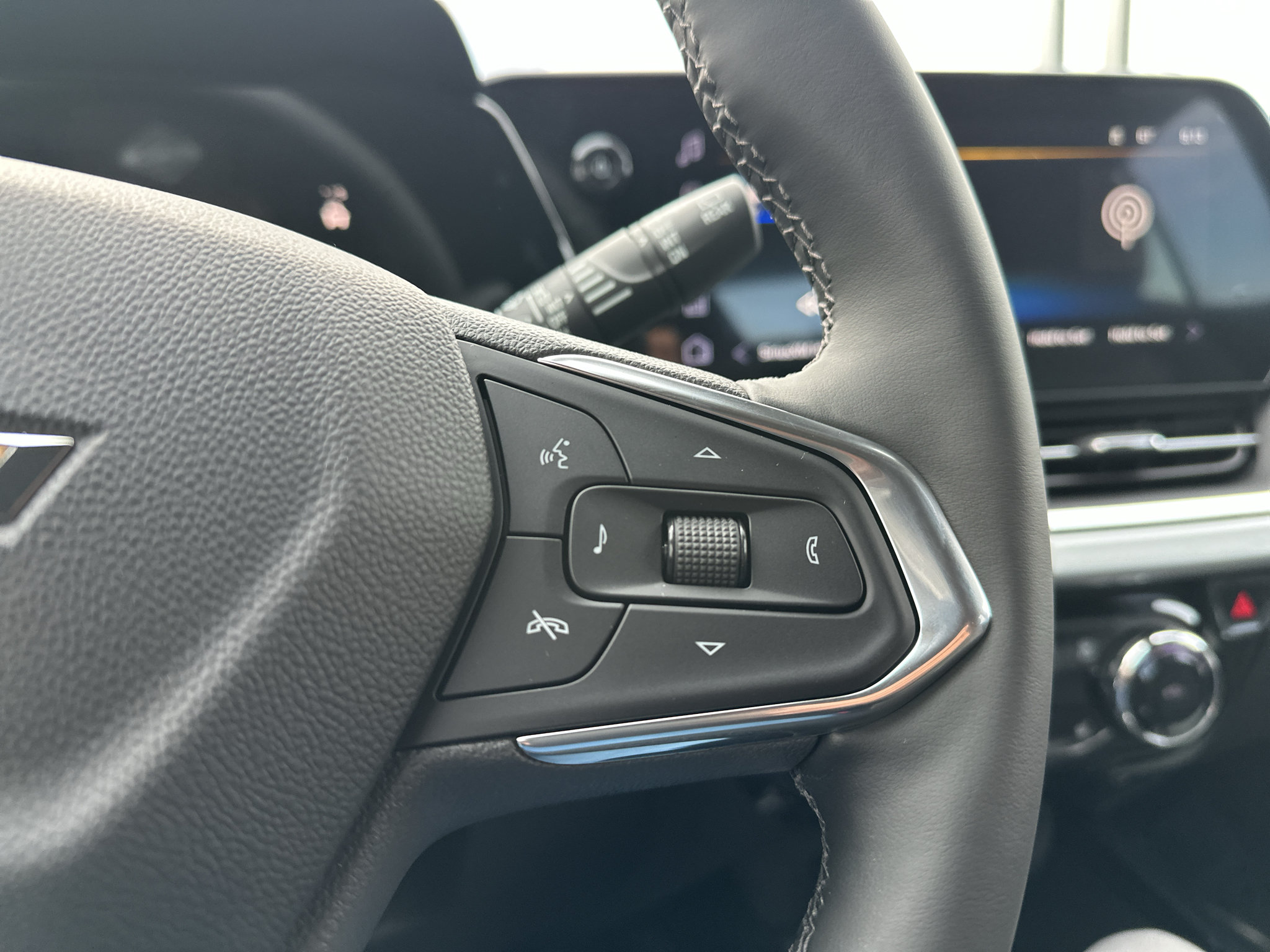 New 2026 Chevrolet Trax LT w/ LT Convenience Package FWD image 25