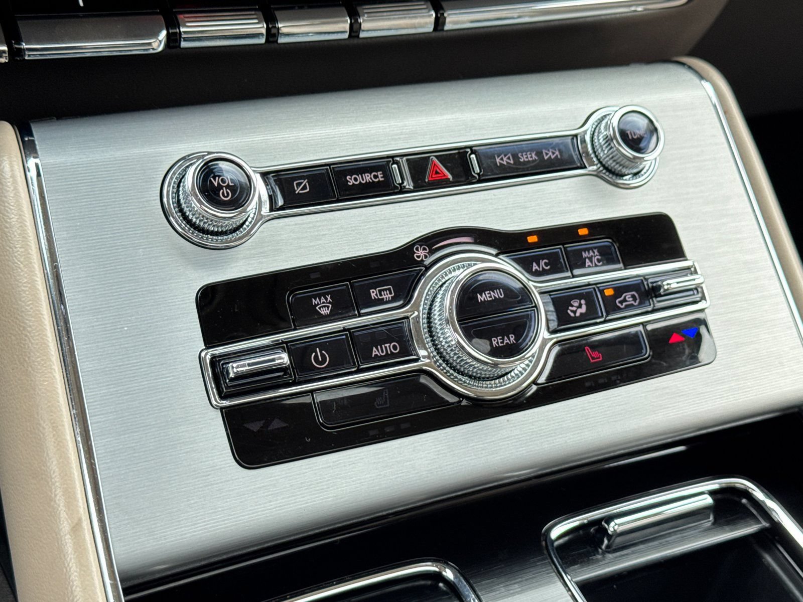 Used 2023 Lincoln Aviator 2WD w/ Premium Package image 26