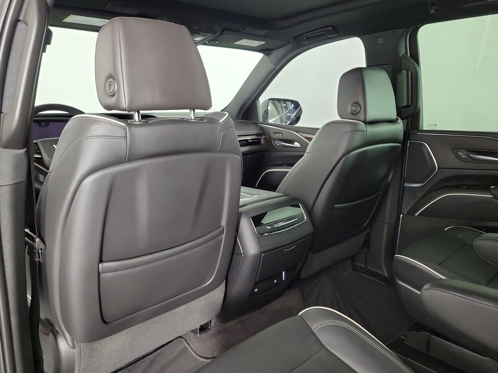 Used 2023 Cadillac Escalade ESV Premium Luxury AWD/4WD image 13