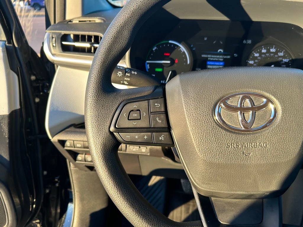 Used 2025 Toyota Sienna LE image 21