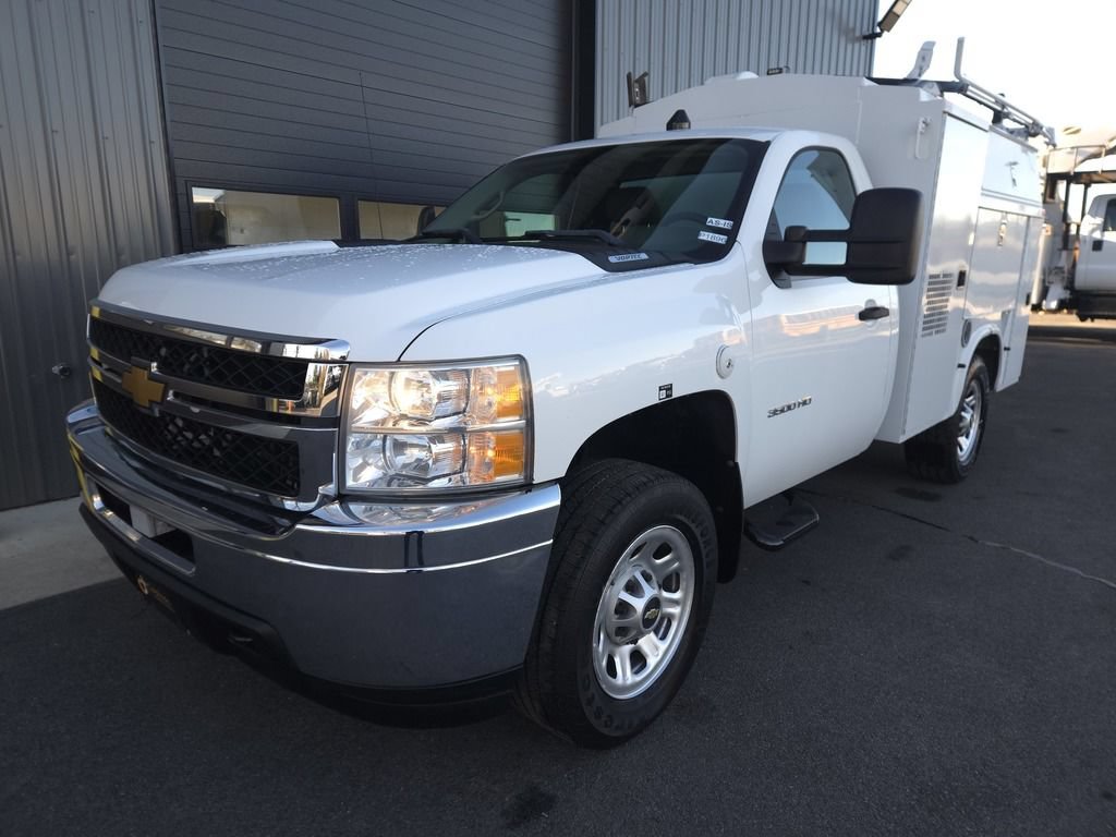 Used 2012 Chevrolet Silverado 3500 W/T RWD image 2