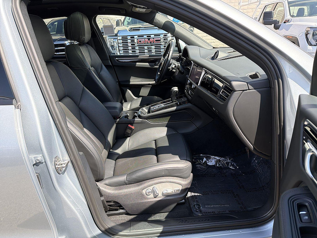 Used 2024 Porsche Macan AWD/4WD image 28