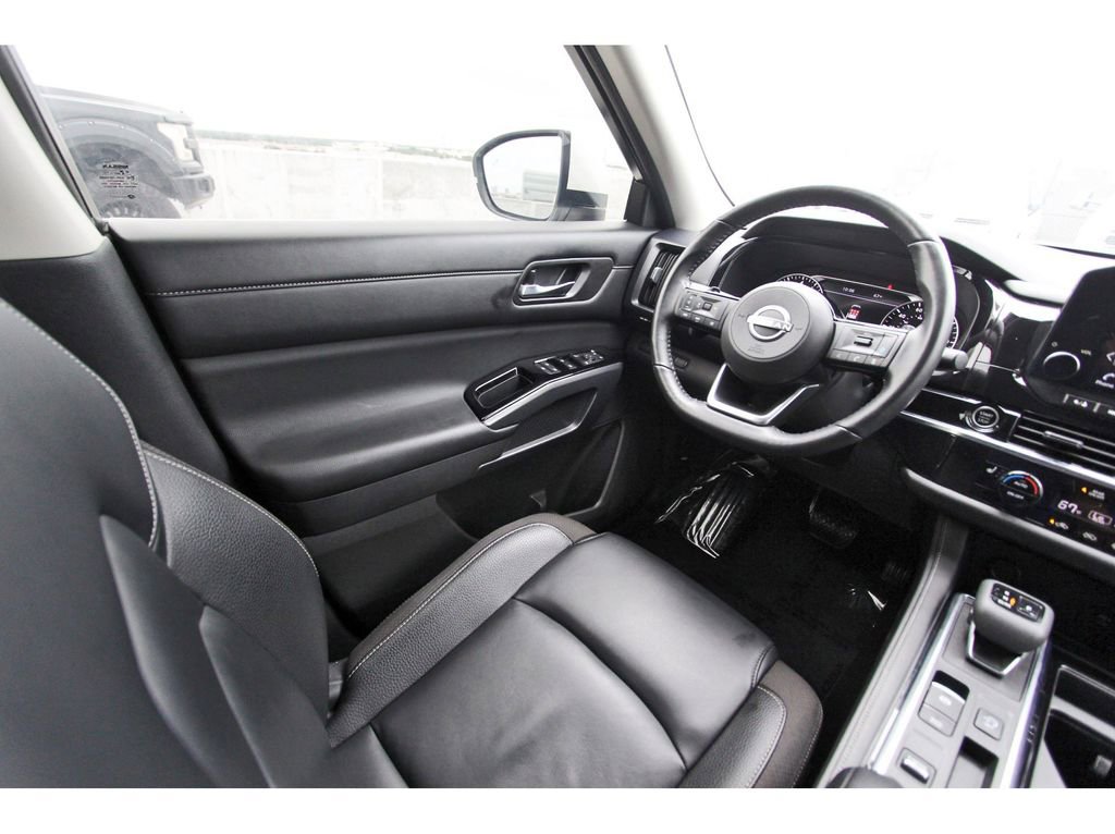 Used 2023 Nissan Pathfinder SL FWD image 8