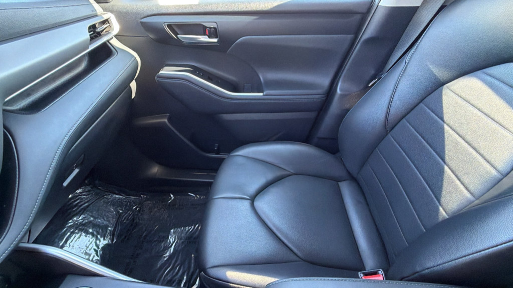 Certified 2023 Toyota Highlander XLE AWD/4WD image 12