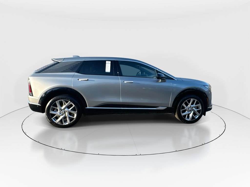 Used 2025 Cadillac Optiq Luxury 1 image 9