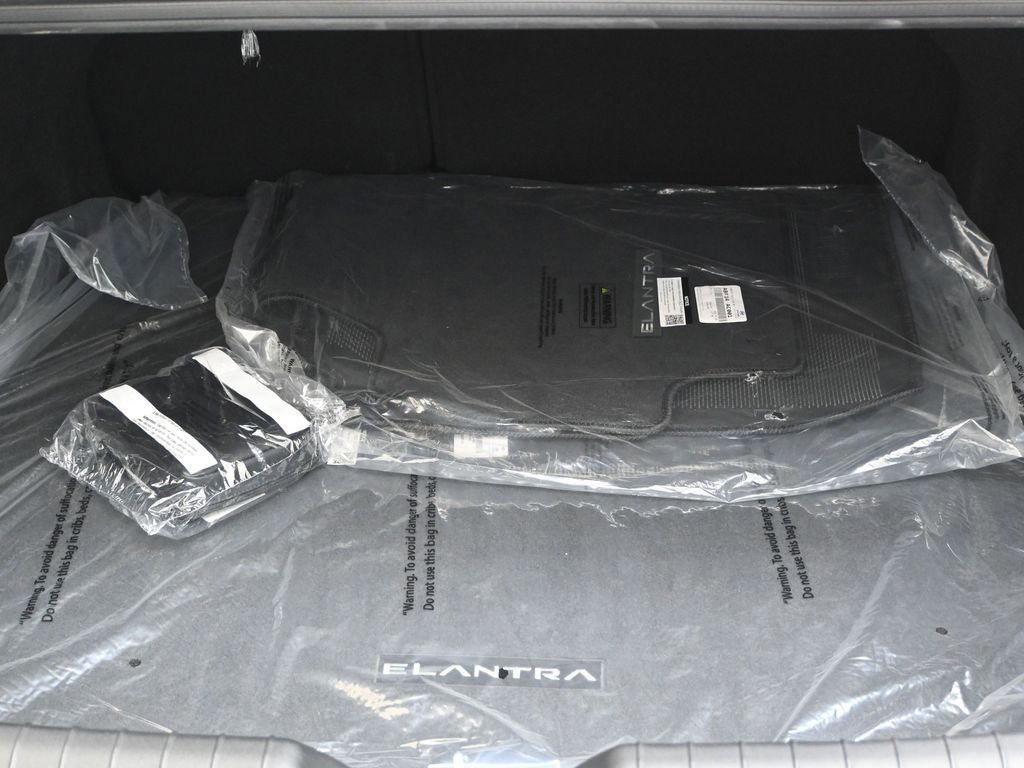 Certified 2025 Hyundai Elantra SEL FWD image 16