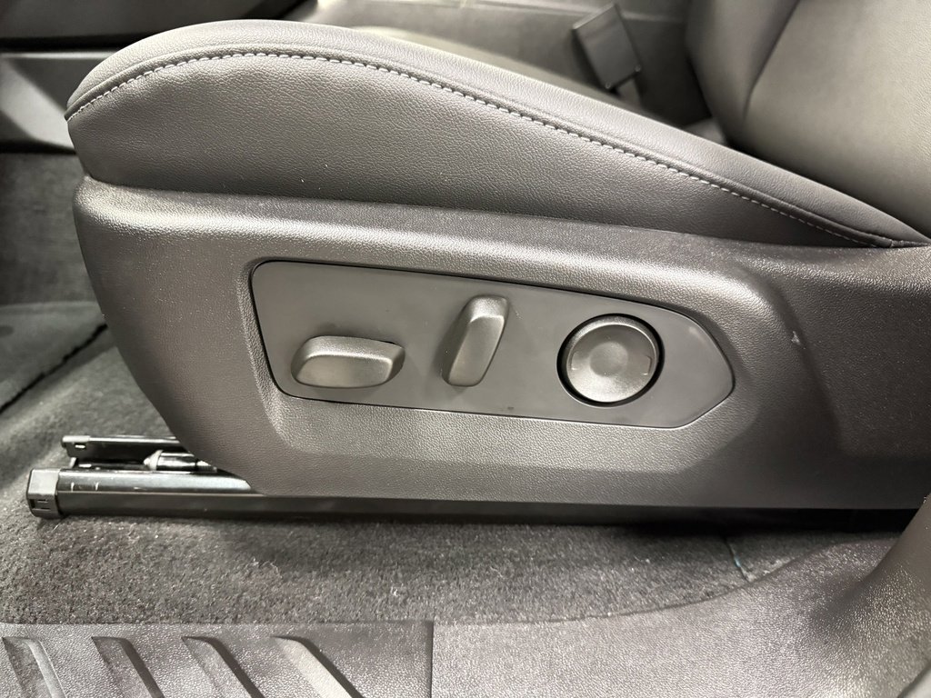 New 2026 GMC Canyon Elevation w/ Convenience Package image 24