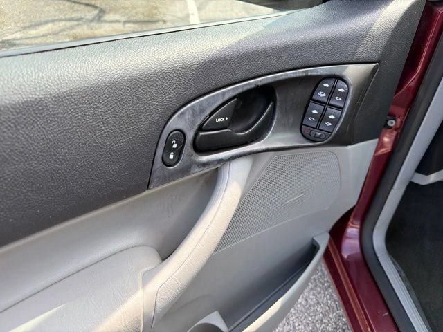 Used 2006 Ford Focus ZX4 Sedan FWD image 11