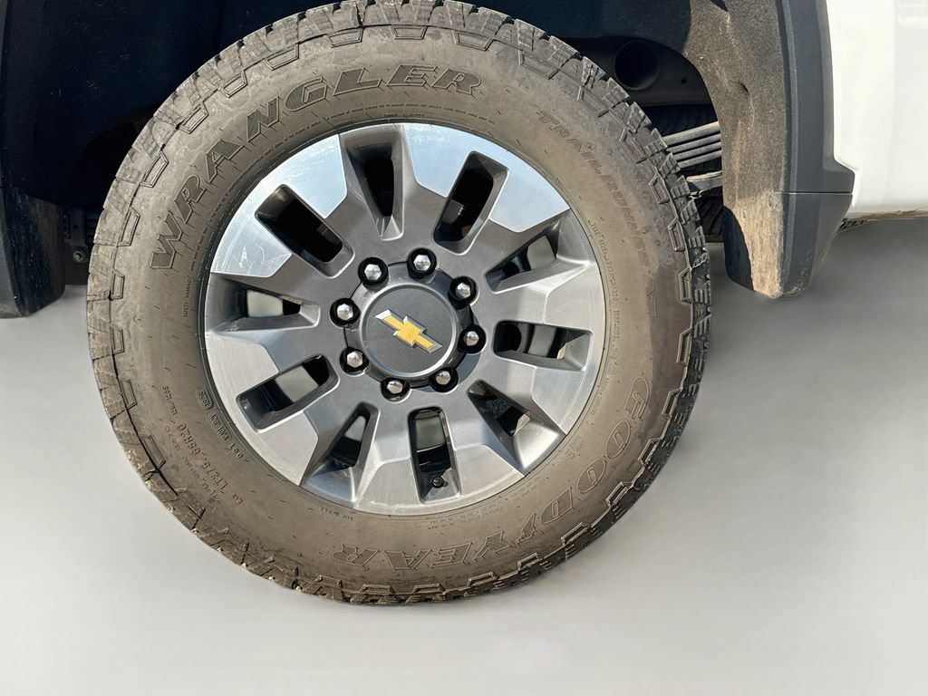 Used 2024 Chevrolet Silverado 2500 LT AWD/4WD image 30