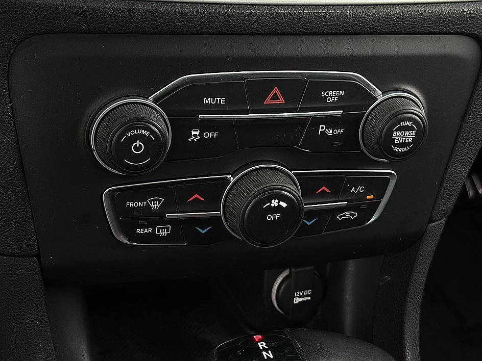 Used 2019 Dodge Charger SXT w/ Blacktop Package RWD image 16