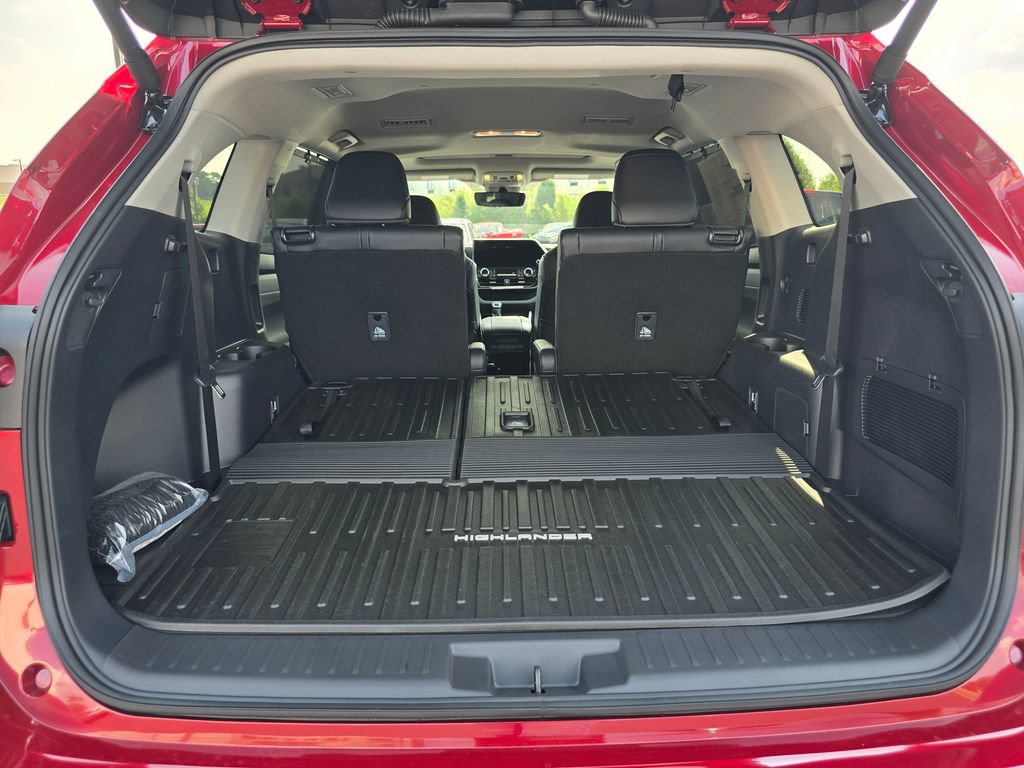 New 2026 Toyota Highlander XLE AWD/4WD image 13