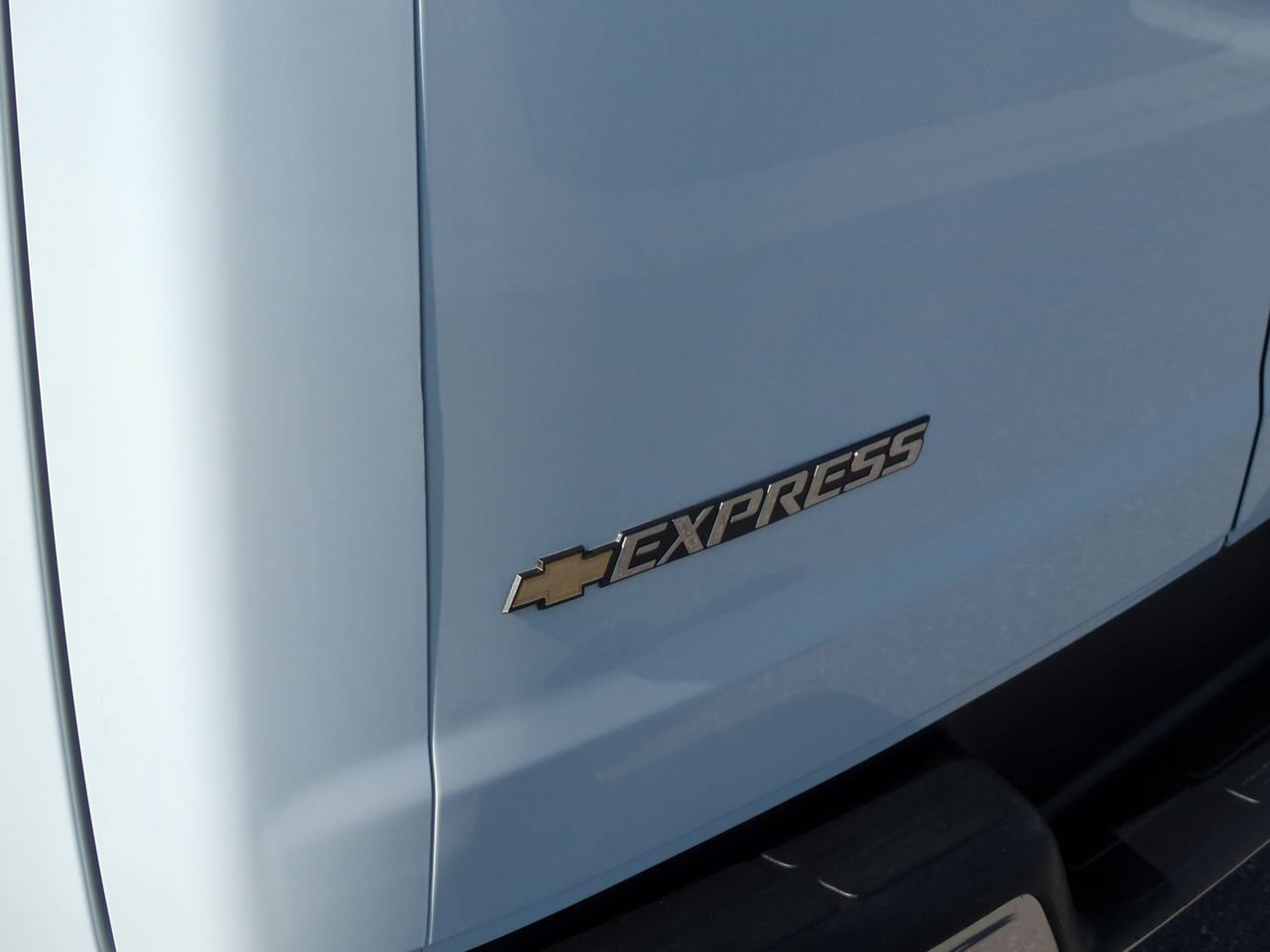 Used 2025 Chevrolet Express 2500 w/ Driver Convenience Package RWD image 29